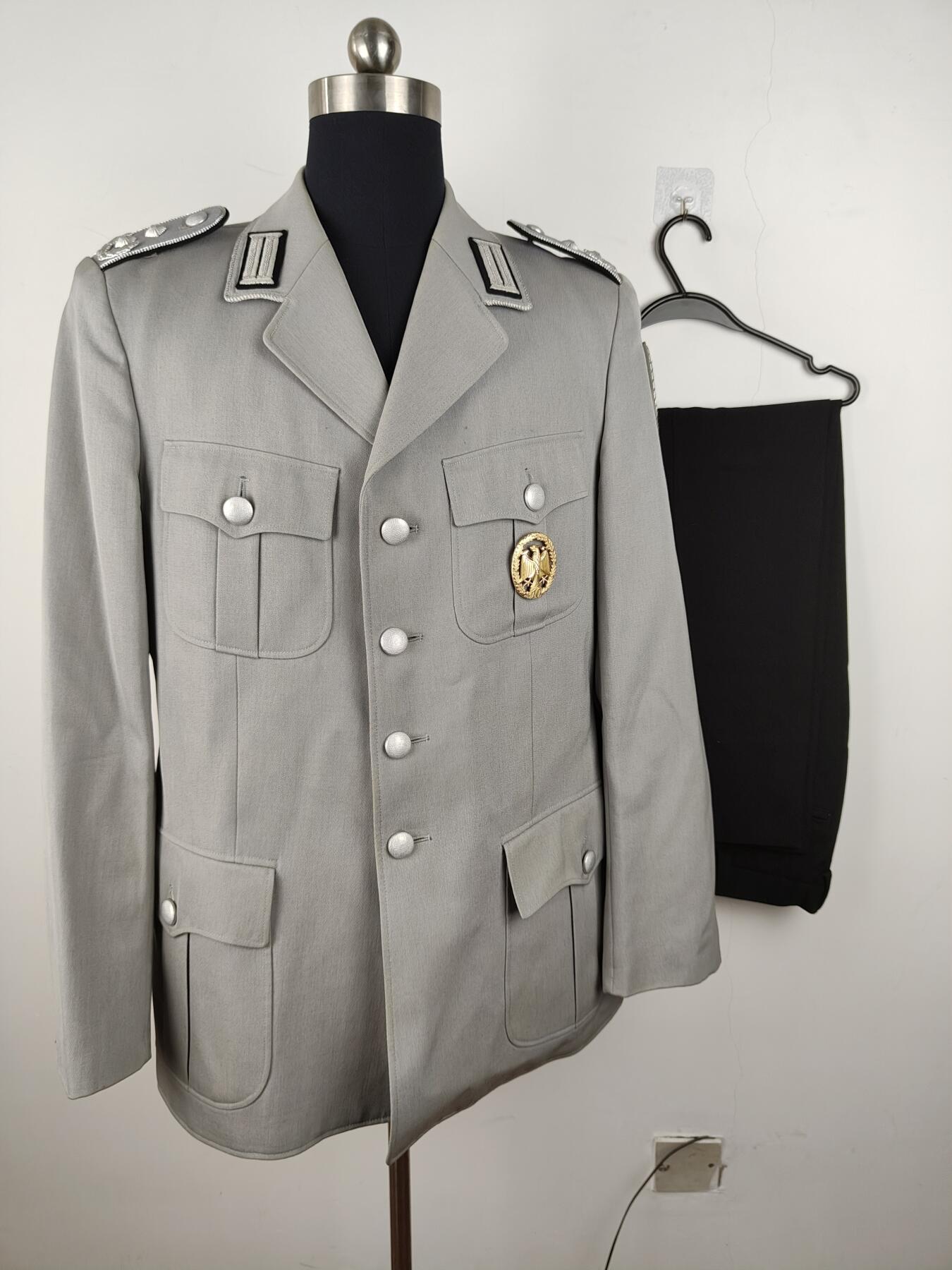 全场0元起拍 第153期 咸鱼国勋章拍卖专场 5月5日（周日）下午6：00开始 西德BW工兵常服中校一套 胸围104 肩宽46 衣长79 袖长65 腰围86 裤长101