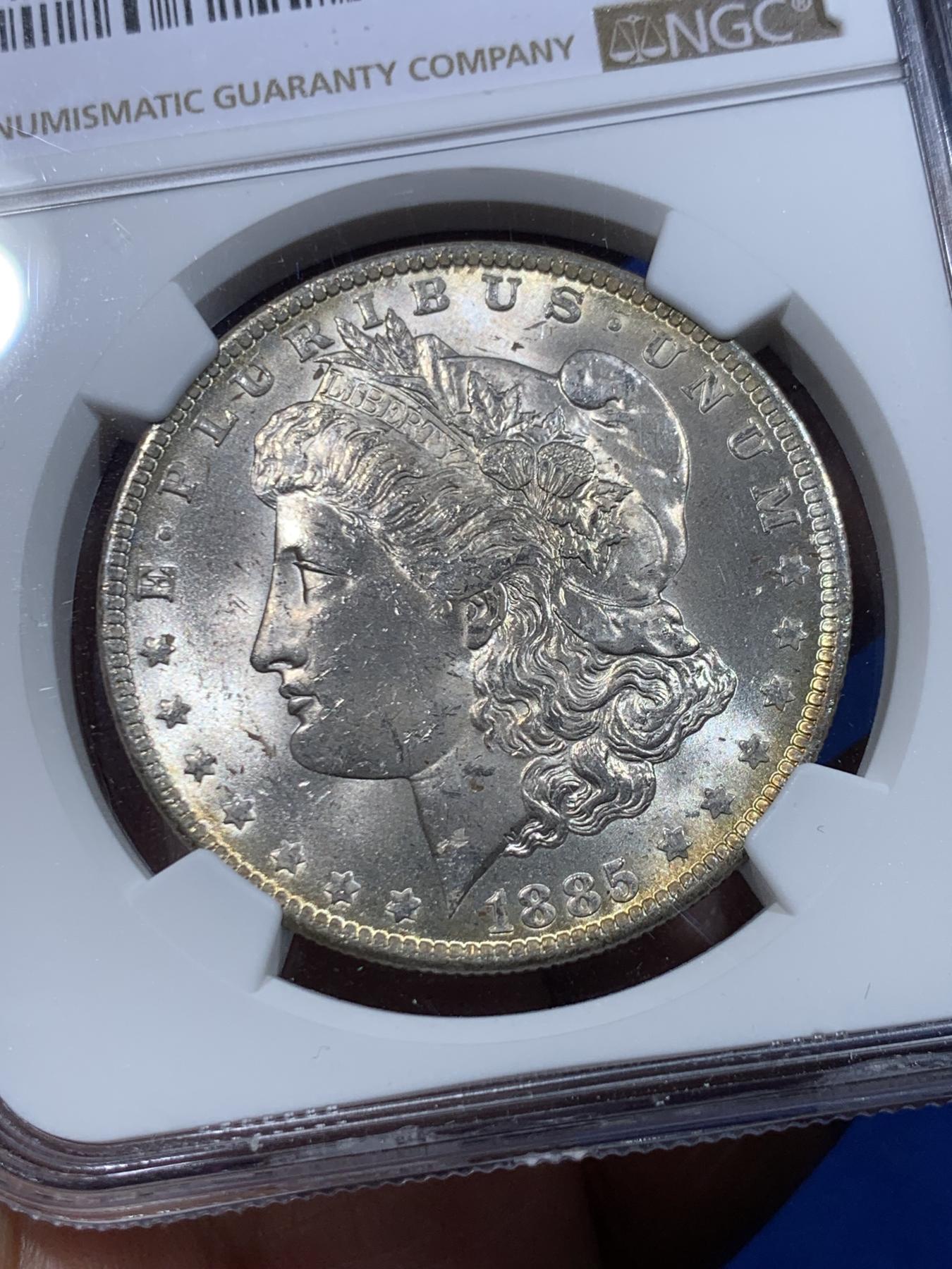 《竞宝斋》立夏专场特拍 （第2-1场）全场顺丰包邮 265场 NGC MS63 美国1885年摩根一美元银币 特色“一”字彩浆 五彩很漂亮