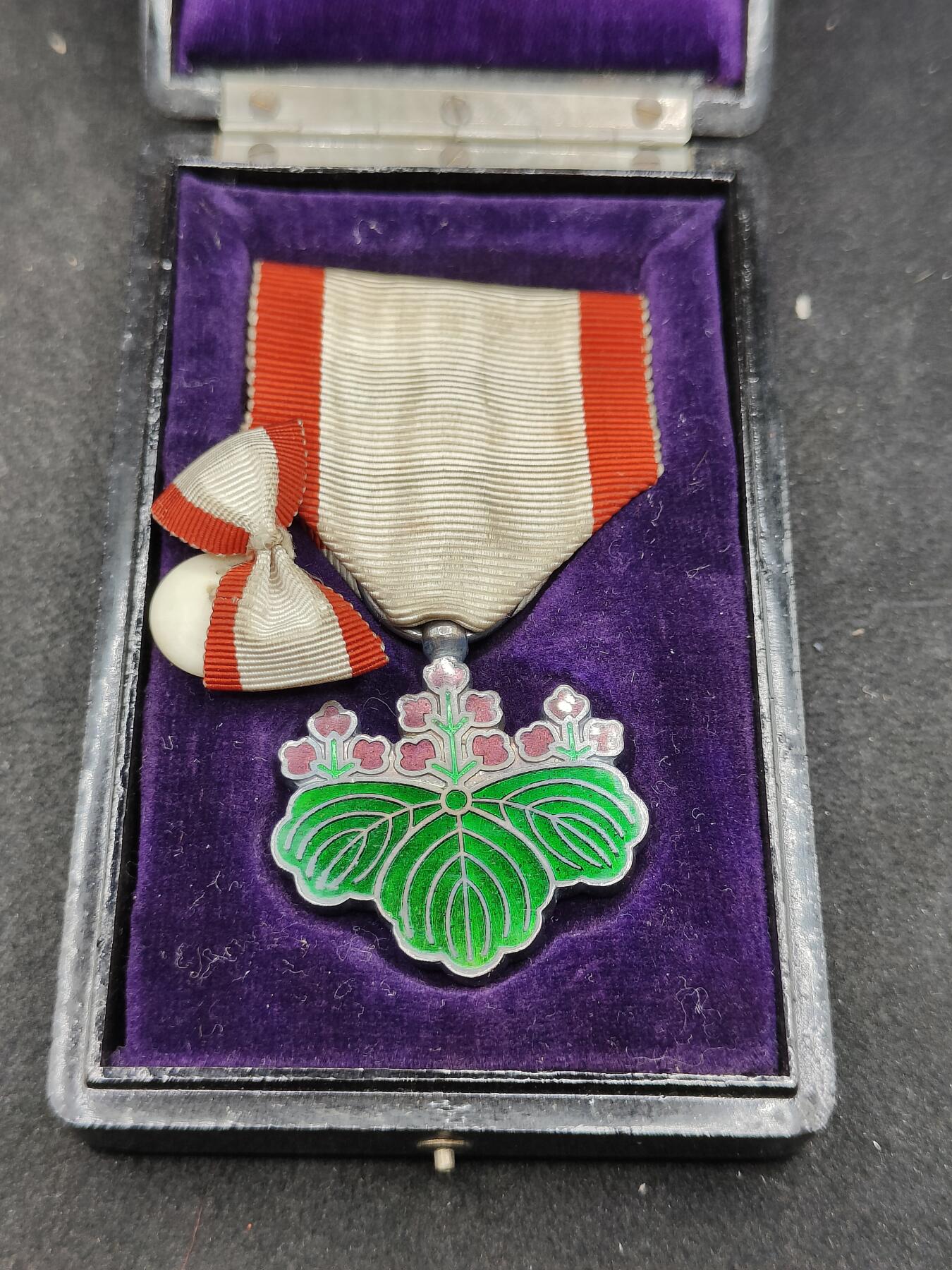 全场0元起拍 第153期 咸鱼国勋章拍卖专场 5月5日（周日）下午6：00开始 美品无损 日本明治时期七等青叶章银制带盒略