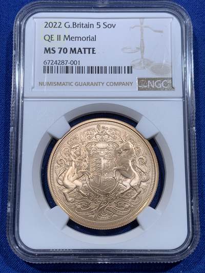 《竞宝斋》立夏专场特拍 （第2-2场）全场顺丰包邮 266场 - NGC MS70MATTE 英国2022年查尔斯王子精制磨砂5镑金币 39.94克 916.7金（此款为第一版查尔斯索维林金币） 正面镌刻汉诺威王朝纹章 反面为初版查尔斯肖像 其纤细华丽的设计风格使之成为了英国现代金币中美貌的天花板 发行量仅1000 皇家造币厂发行价为2900英镑