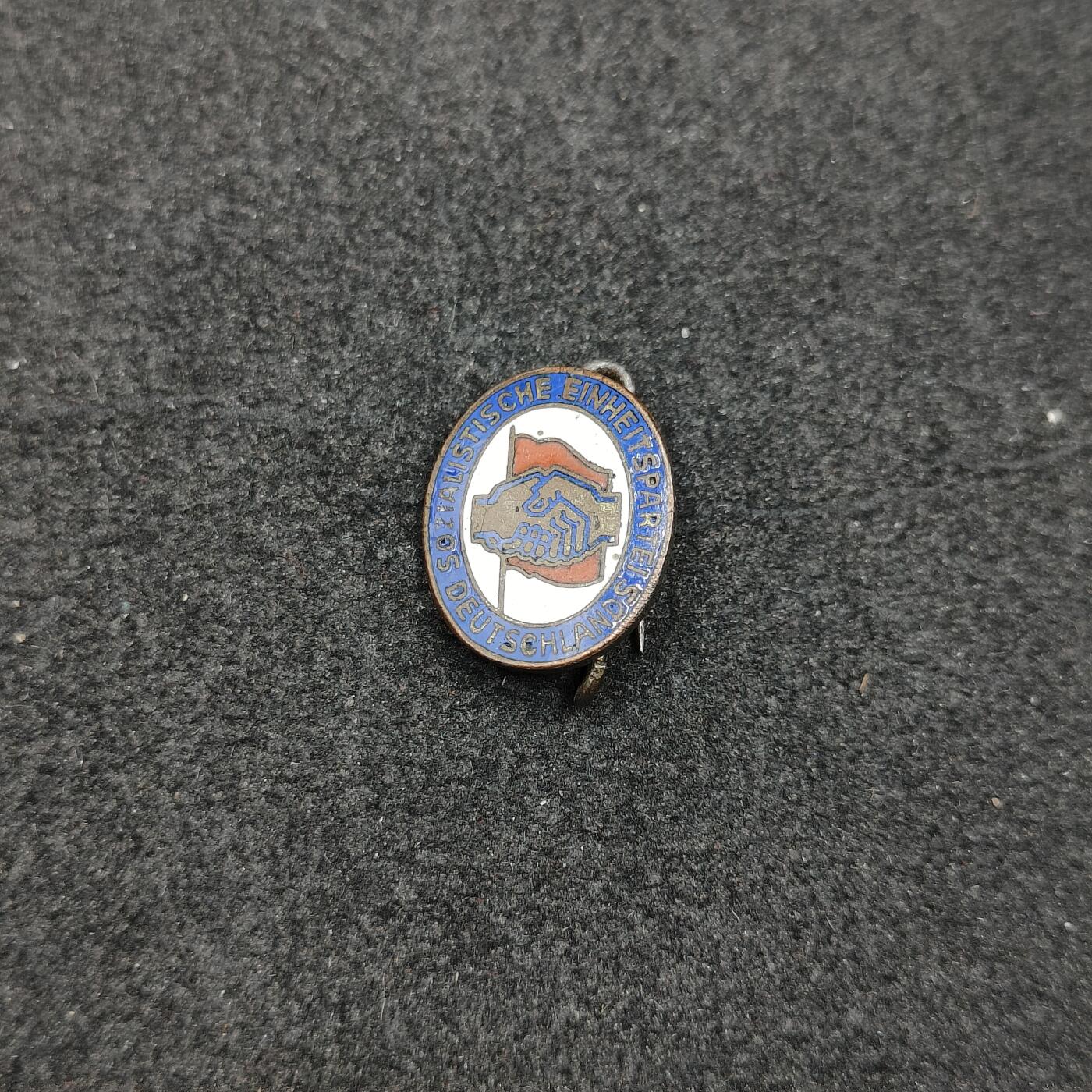 全场0元起拍 第153期 咸鱼国勋章拍卖专场 5月5日（周日）下午6：00开始 东德社会统一党早期珐琅党徽