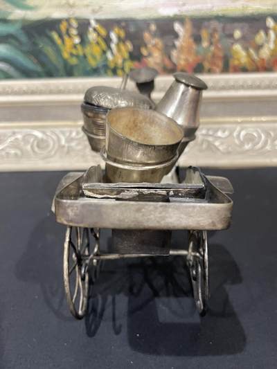 海外回流精品拍卖（五一专场） 英国回流清代银制拉调料车的人（无银标，含银量不确定）