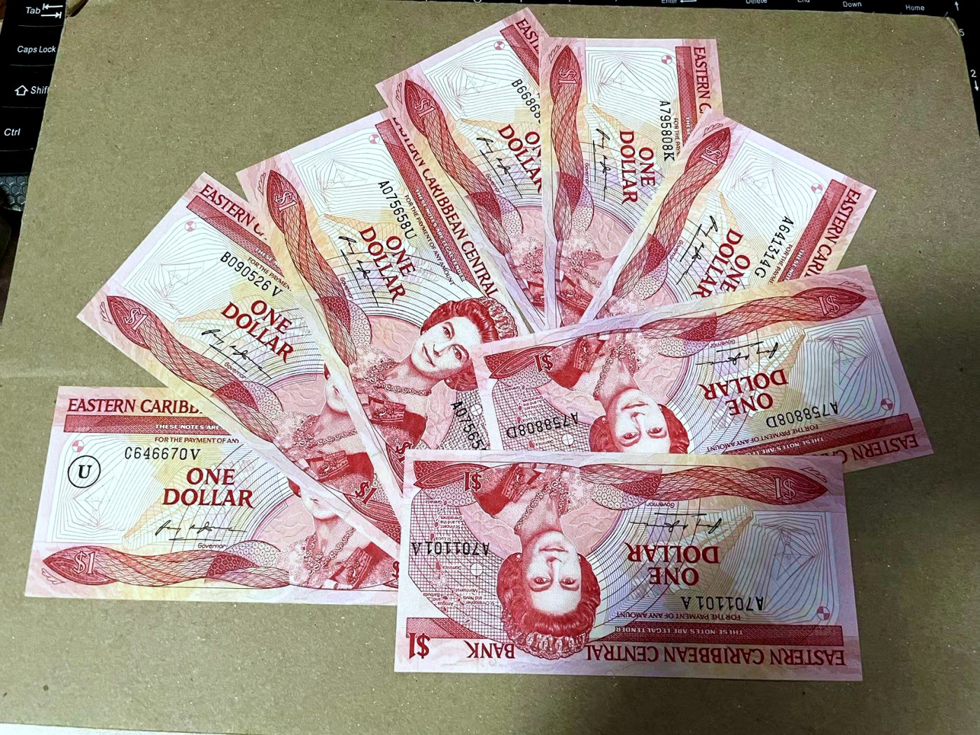 【Blue Auction】✨世界纸币精拍第470期【精】 【一组8张 含无47】东加勒比 1元 女王 全新UNC