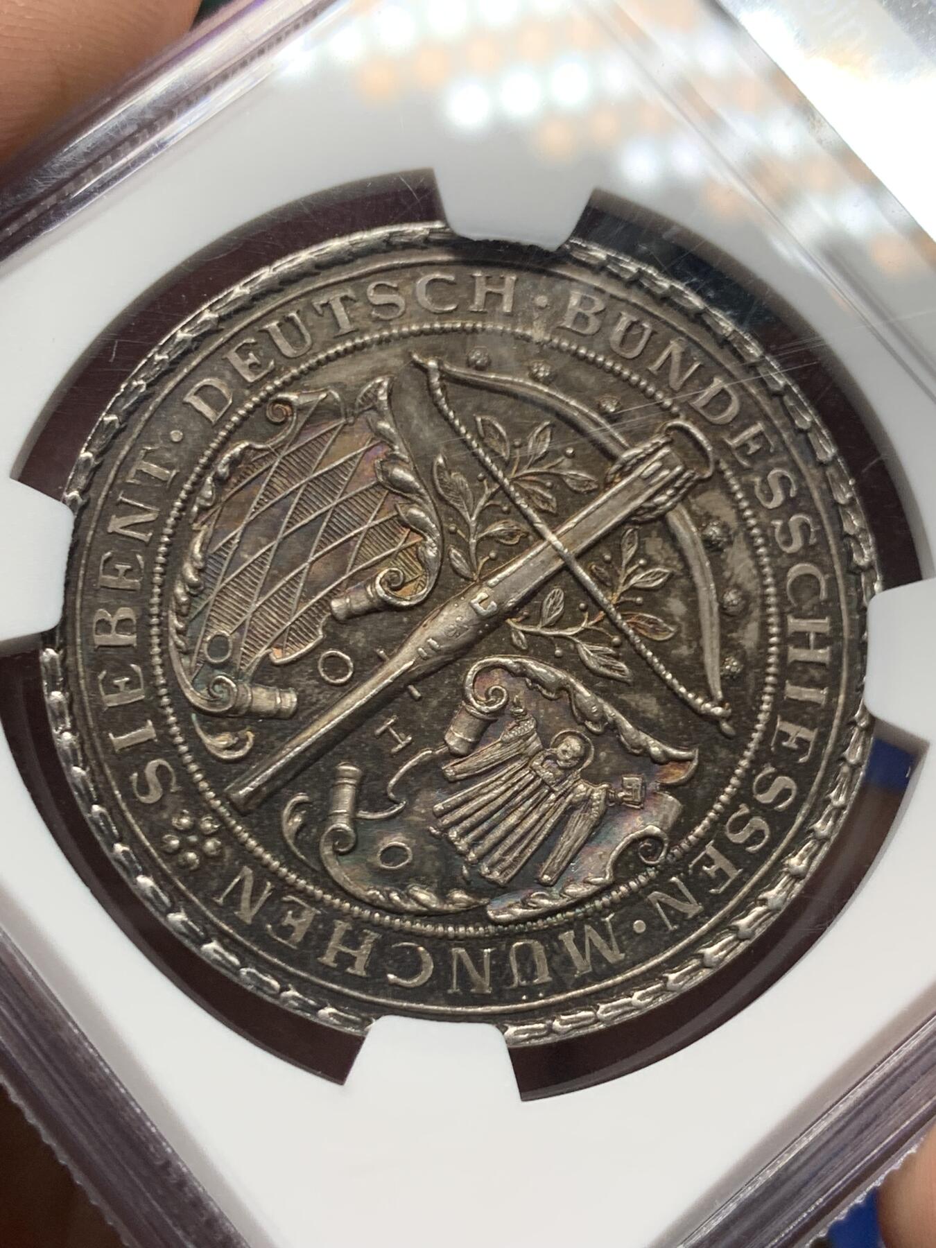 《竞宝斋》立夏专场特拍 （第2-1场）全场顺丰包邮 265场 NGC MS67 德国1881年巴伐利亚射击节银章 唯一冠军分！毫无磨损＋五彩包浆的顶级状态 颜值拉满（此章分为慕尼黑市和巴伐利亚州两版本，此枚为数量更少的州版）