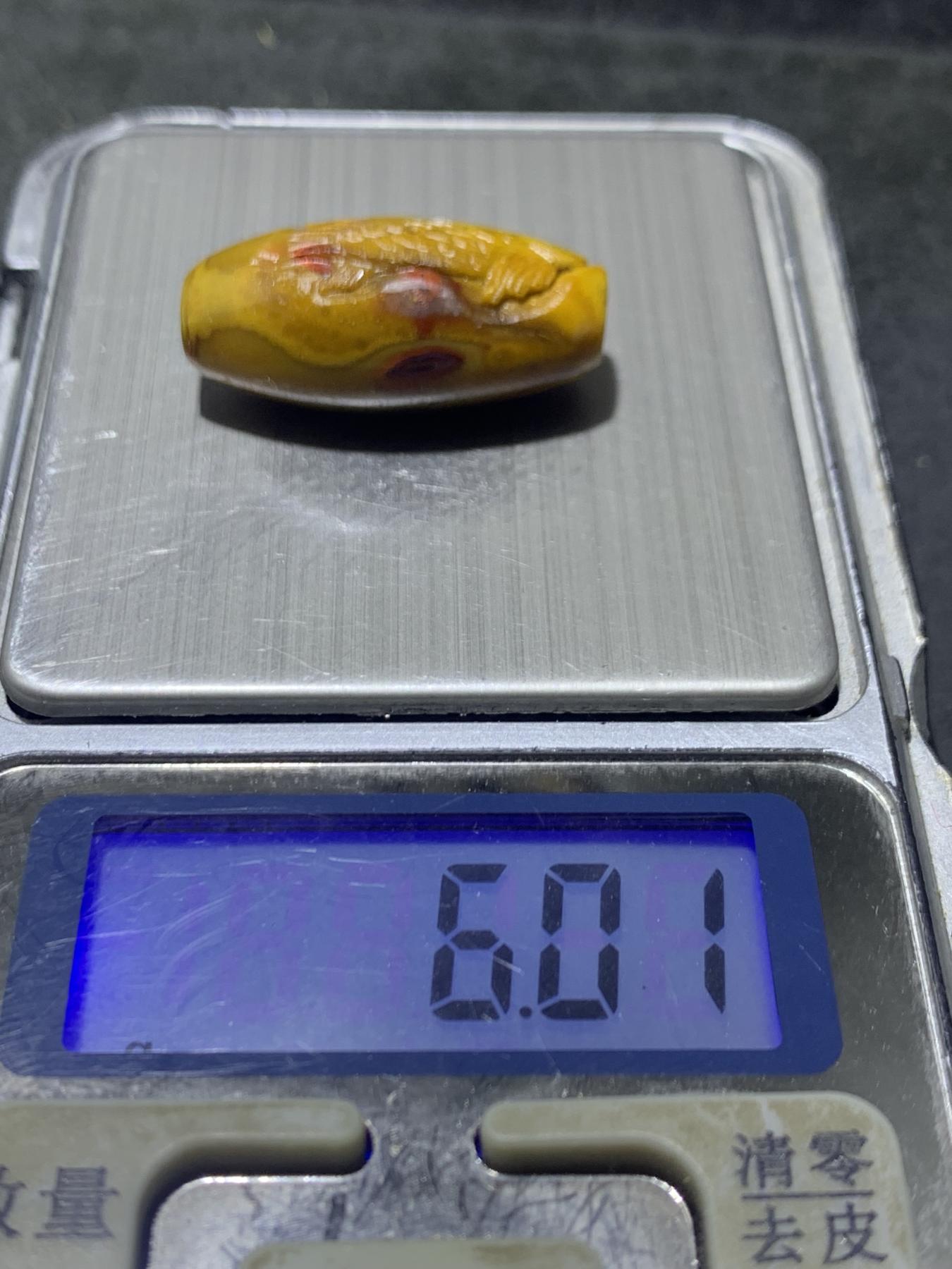精美亚光战国红玛瑙巧雕金鲤鱼莲花桶珠一个，