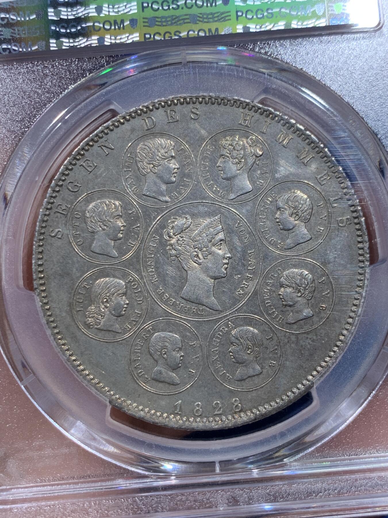 《竞宝斋》立夏专场特拍 （第2-1场）全场顺丰包邮 265场 PCGS UNC 德国 巴伐利亚1828年祝福王室历史协定泰勒银币，直径38mm，重28.06g，纯度83.3%。背面中央为王后特蕾莎头像，其四周是八位子女头像。细节清晰状态很不错。