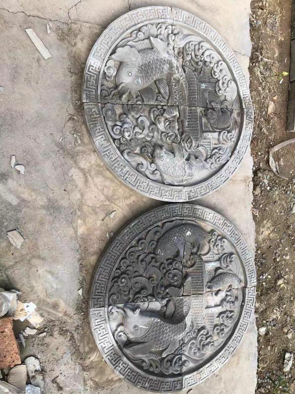 老砖雕一对，鲤鱼跳龙门，高浮雕，雕工精细，造型独特，寓意好。单片尺寸直径80