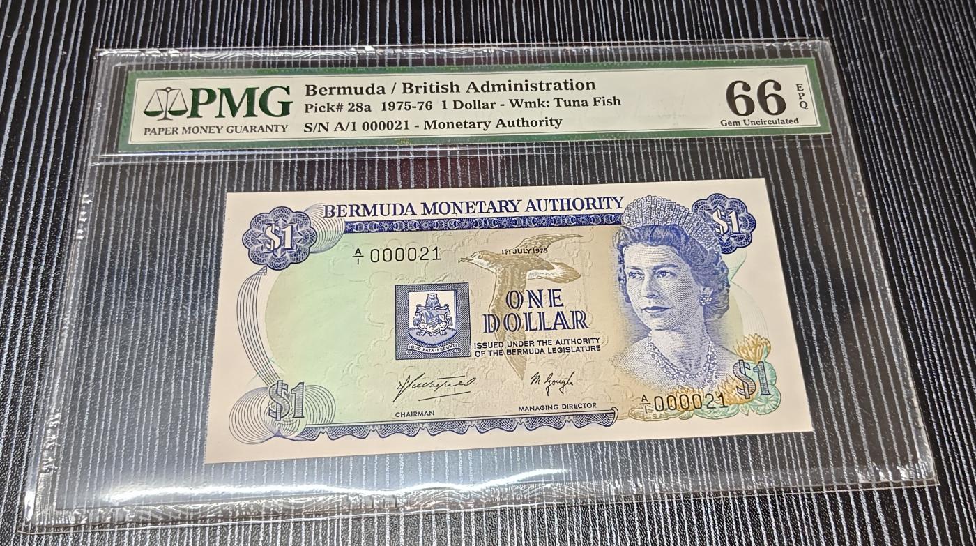 Chase Auction 第29期 - - 邮票、银币、外钞、民国钞和人民币混合场！（持续更新中） 1975年百慕大1元，PMG66，小号21！