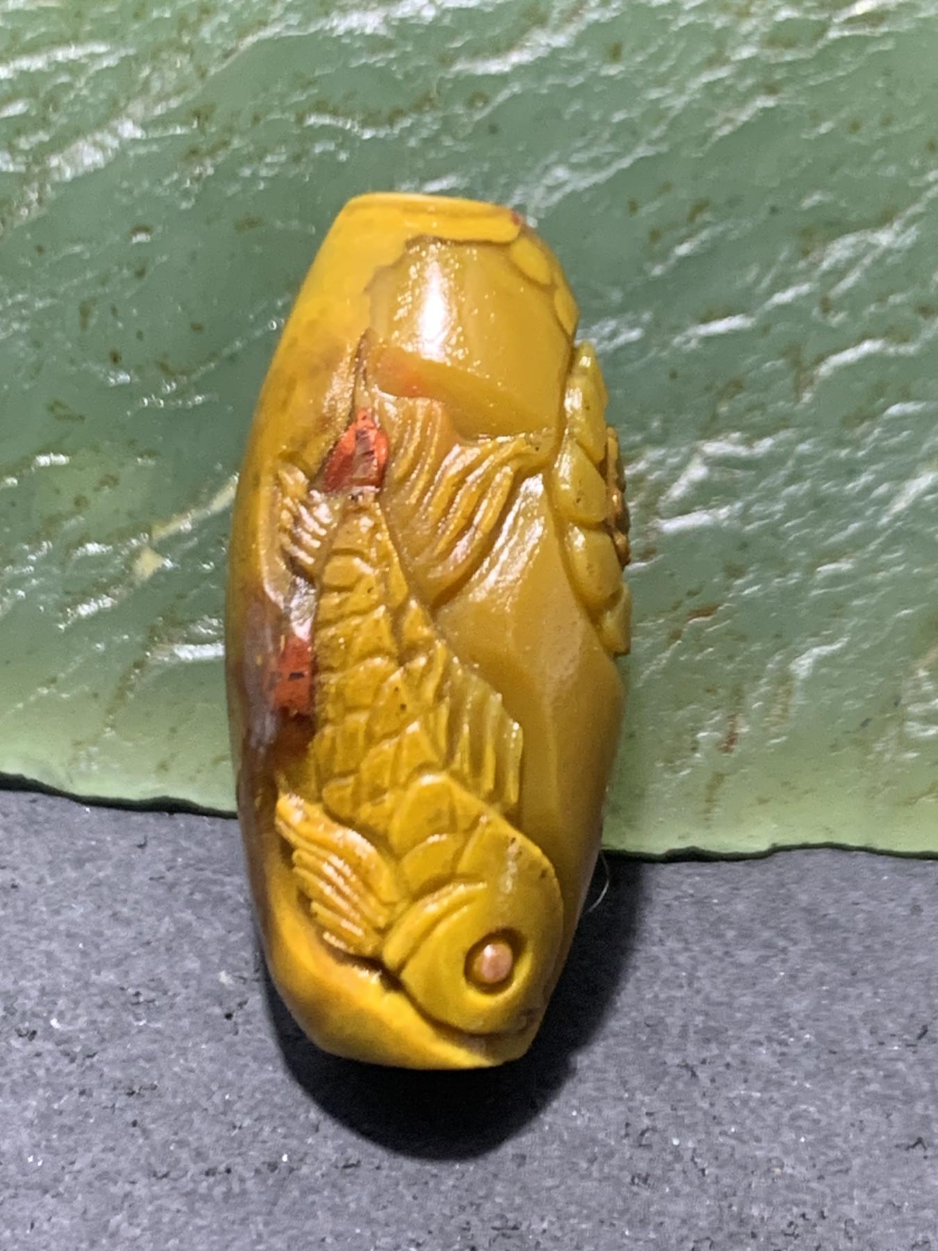 精美亚光战国红玛瑙巧雕金鲤鱼莲花桶珠一个，
