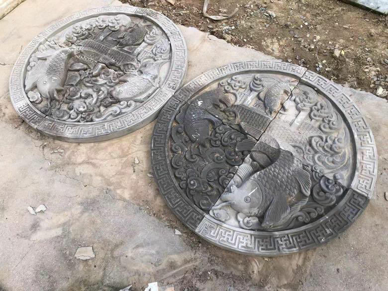 老砖雕一对，鲤鱼跳龙门，高浮雕，雕工精细，造型独特，寓意好。单片尺寸直径80