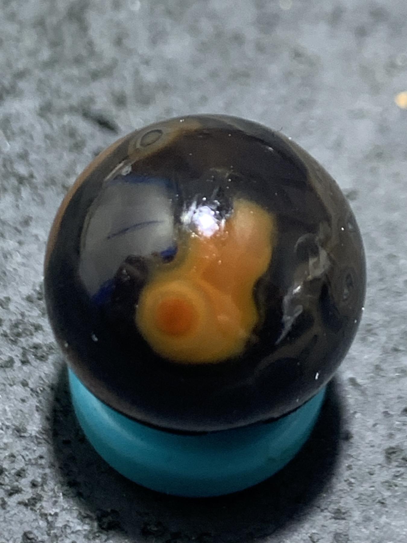 精美亚光战国红玛瑙手工巧雕胖鲤鱼小圆珠一个，寓意，富贵有鱼，