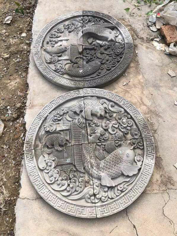 老砖雕一对，鲤鱼跳龙门，高浮雕，雕工精细，造型独特，寓意好。单片尺寸直径80