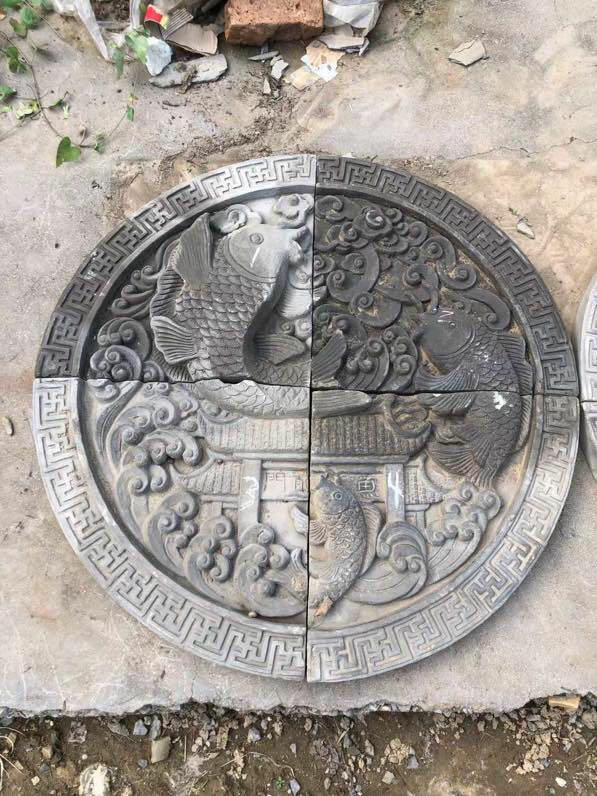 老砖雕一对，鲤鱼跳龙门，高浮雕，雕工精细，造型独特，寓意好。单片尺寸直径80
