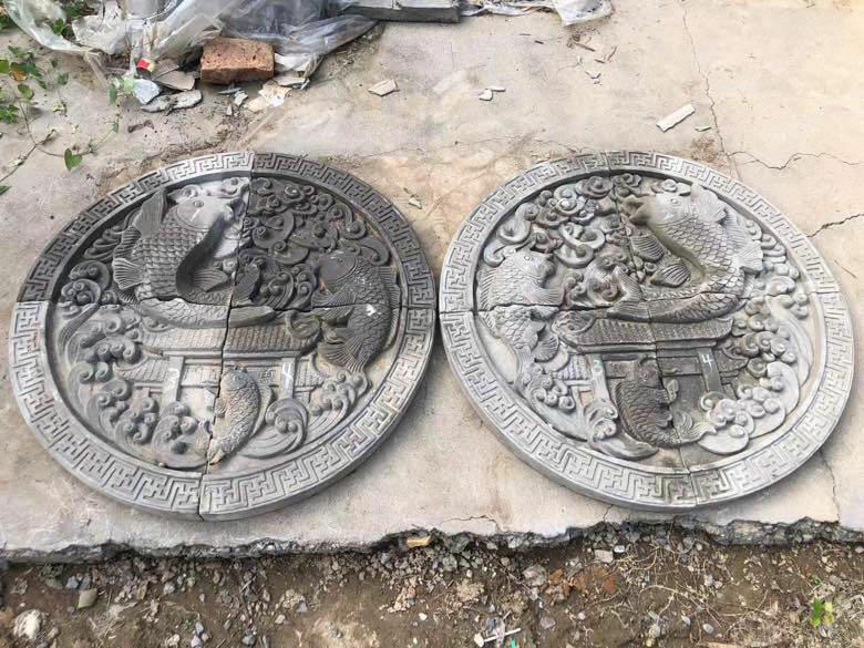 老砖雕一对，鲤鱼跳龙门，高浮雕，雕工精细，造型独特，寓意好。单片尺寸直径80