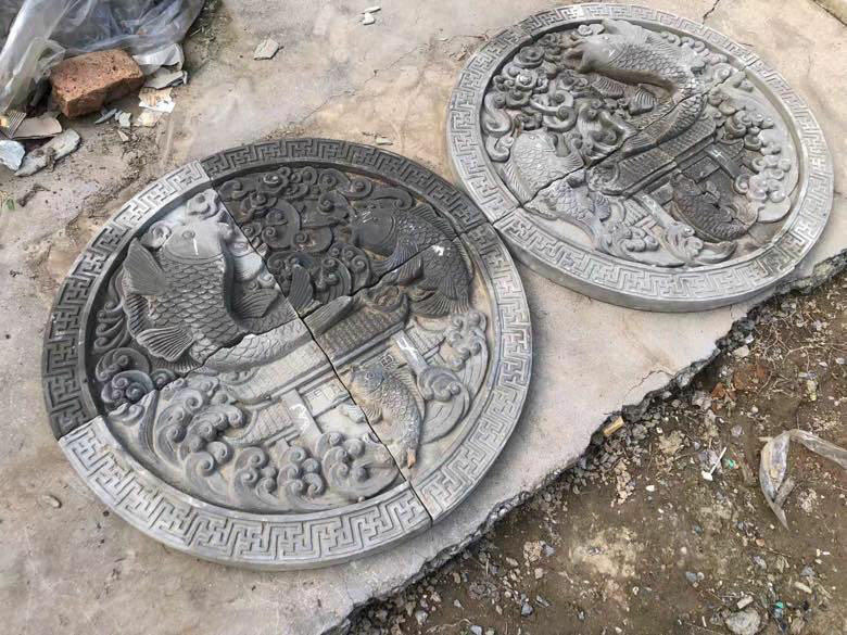 老砖雕一对，鲤鱼跳龙门，高浮雕，雕工精细，造型独特，寓意好。单片尺寸直径80