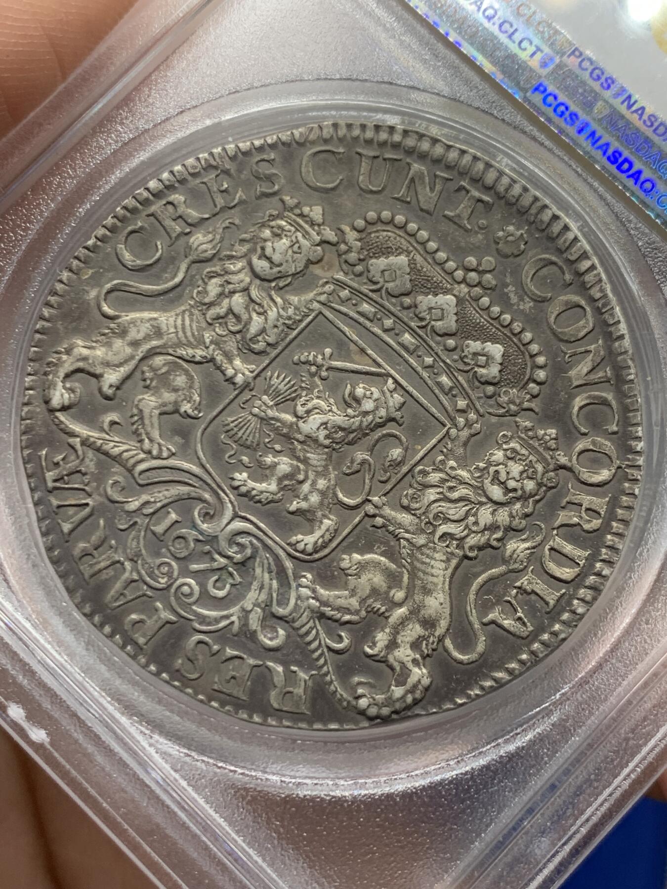 《竞宝斋》立夏专场特拍 （第2-1场）全场顺丰包邮 265场 唯一冠军分 PCGS AU55 荷兰 1673 荷兰省 加重版杜卡特 马剑大银币 65克重量是普通的大马剑的2倍 原味包浆 稀缺品种