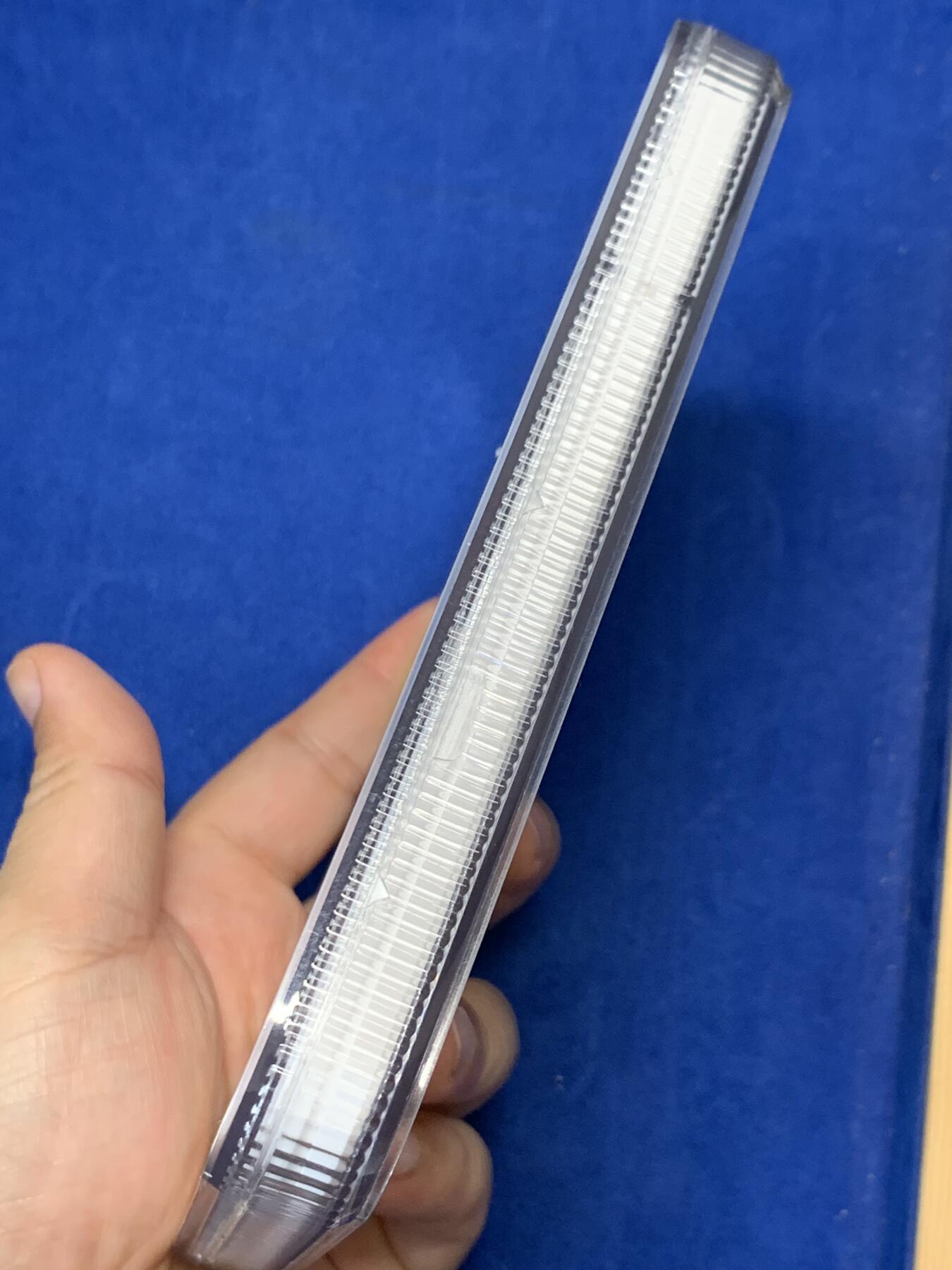 《竞宝斋》立夏专场特拍 （第2-1场）全场顺丰包邮 265场 NGC MS61BN 英国1897维多利亚钻石周年纪念铜章 大盒加厚 76MM 背后是双手合呈十字形，写着爱 和平 和 联合 55个盾牌上是英国领土以及殖民地名称 彰显日不落帝国的辉煌 也是英国帝国全球扩张的历史见证