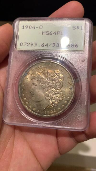《竞宝斋》立夏专场特拍 （第2-1场）全场顺丰包邮 265场 PCGS MS64PL 美国1904年摩根一美元银币 一代盒/rattler 盒子历史已经超过35年 五彩+镜面+绝版盒 收藏级