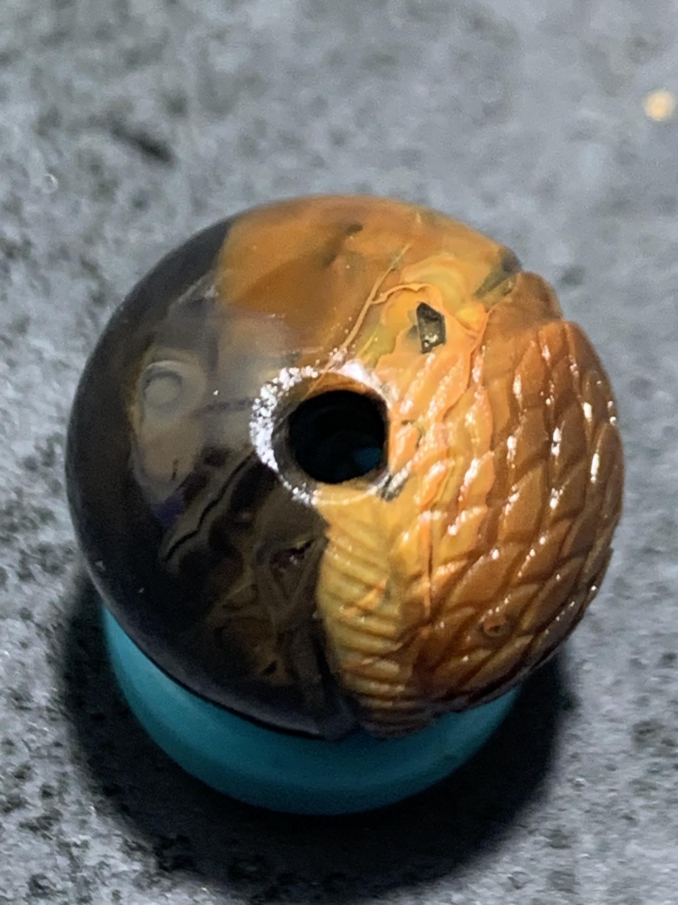 精美亚光战国红玛瑙手工巧雕胖鲤鱼小圆珠一个，寓意，富贵有鱼，
