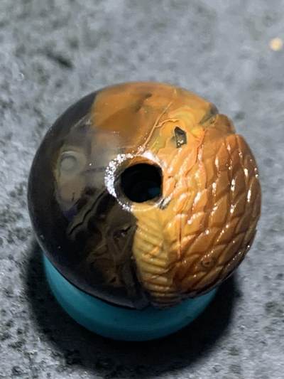 精美亚光战国红玛瑙手工巧雕胖鲤鱼小圆珠一个，寓意，富贵有鱼， 精美亚光战国红玛瑙手工巧雕胖鲤鱼小圆珠一个，寓意，富贵有鱼，