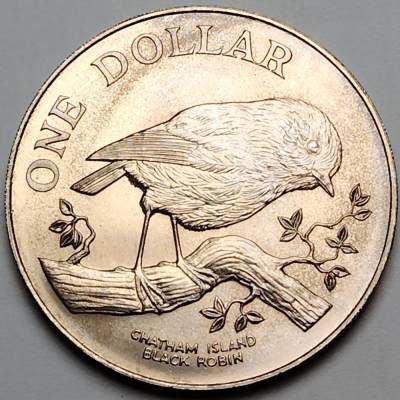 布加迪🐬～世界钱币🌾第 110 期 /  新西兰🇳🇿西班牙🇪🇸瑞士🇨🇭保加利亚🇧🇬等各国散币 - 新西兰🇳🇿 1984年 1元 38.8mm克朗币～查塔姆岛黑鸲鹟鸟图案