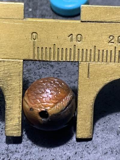 精美亚光战国红玛瑙手工巧雕胖鲤鱼小圆珠一个，寓意，富贵有鱼， 精美亚光战国红玛瑙手工巧雕胖鲤鱼小圆珠一个，寓意，富贵有鱼，