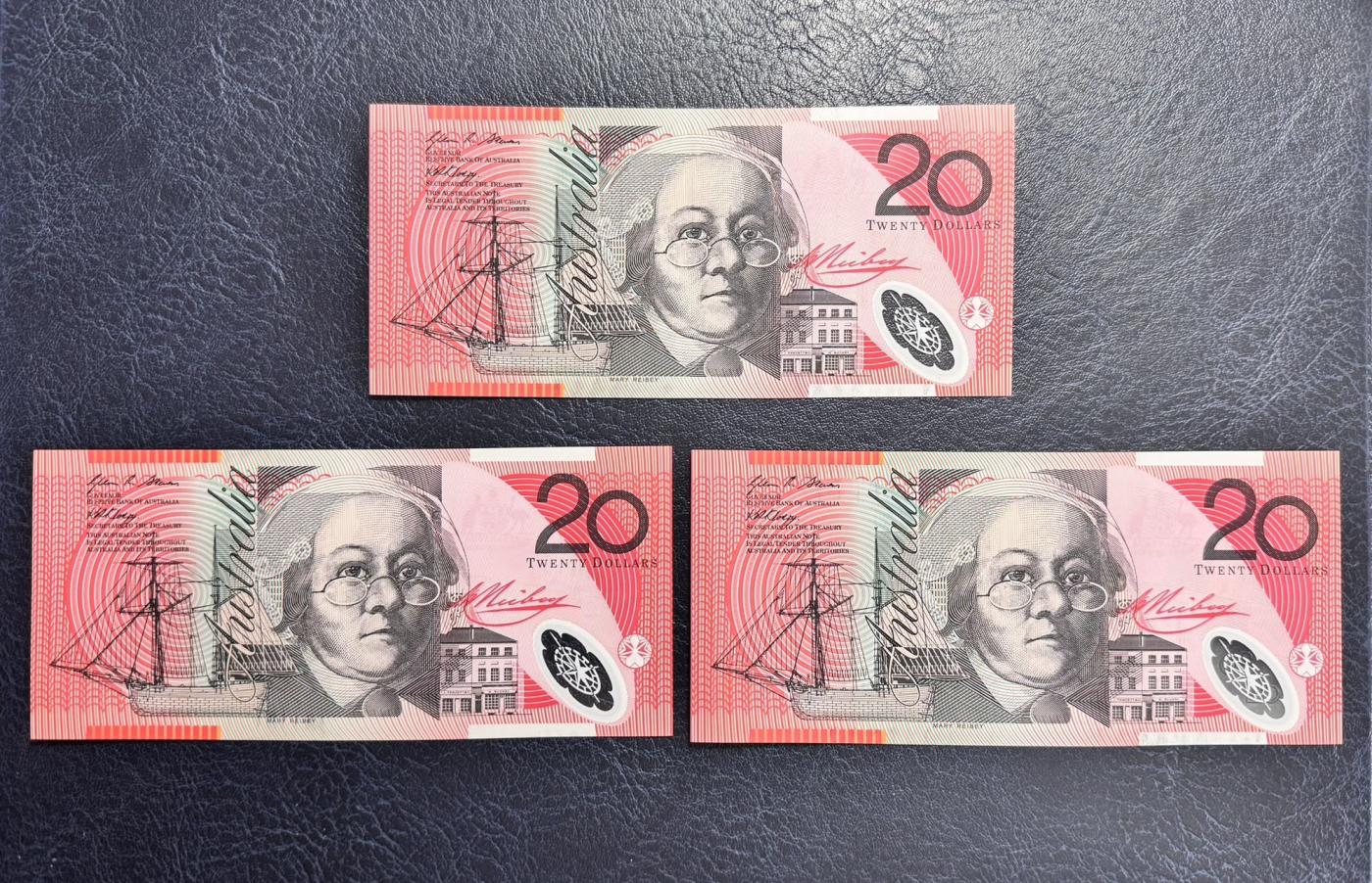 收藏联盟Quantum Auction 第343期拍卖  澳大利亚2008年20元三张 品相全新UNC 早期年份 “皇家飞行医生服务”组织创始人 牧师 约翰.弗林