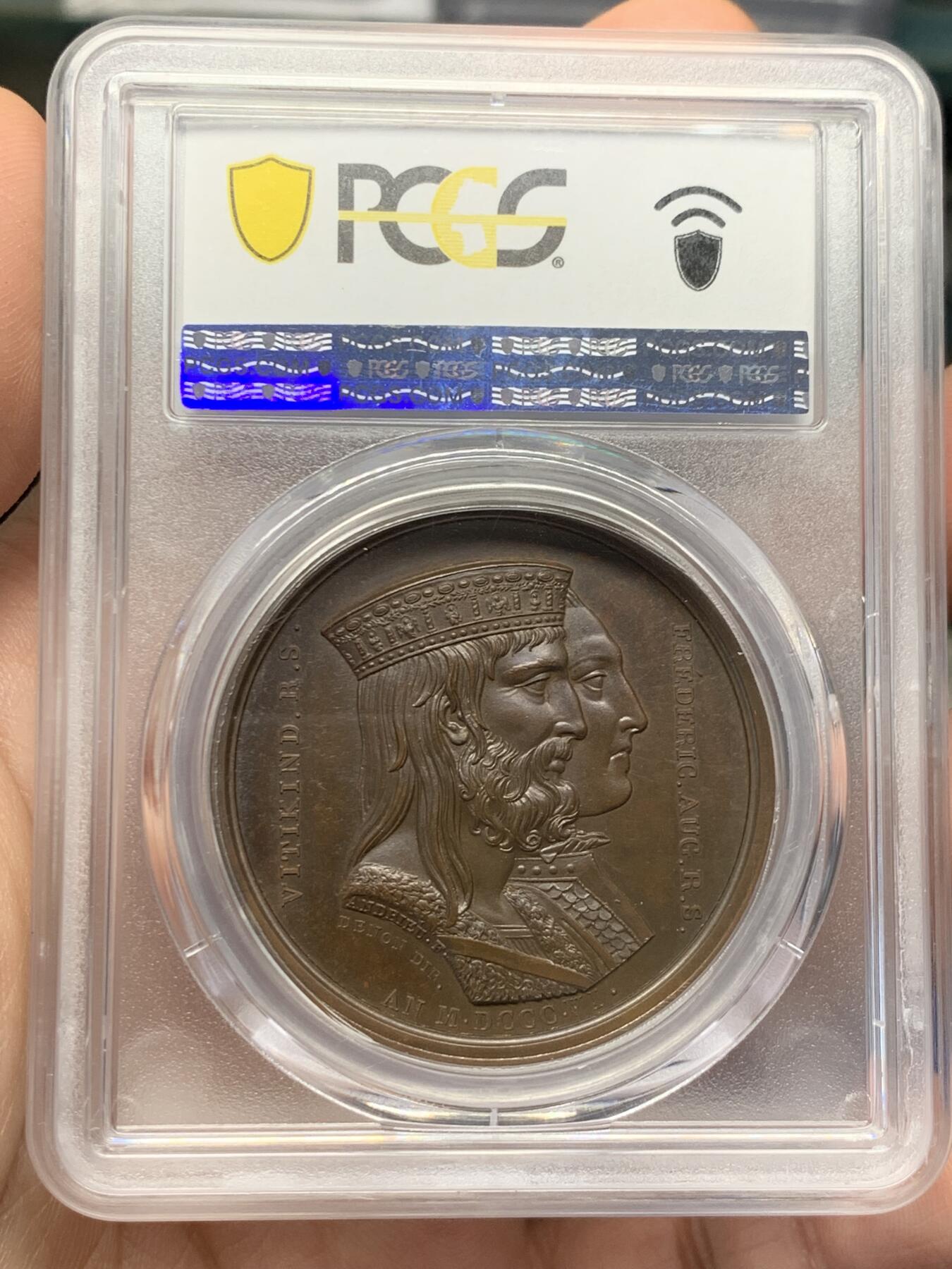 《竞宝斋》立夏专场特拍 （第2-1场）全场顺丰包邮 265场 PCGS SP65 冠军分 法国1806年拿破仑一世结盟萨克森原铸铜章  正面拿破仑和查理曼大帝的并肩半身像 背面萨克森圣人维杜金德和带领神罗走向顶峰红胡子腓特烈一世 暗喻拿破仑要做查理曼大帝的继承人 是罗马正统 全欧洲的皇帝