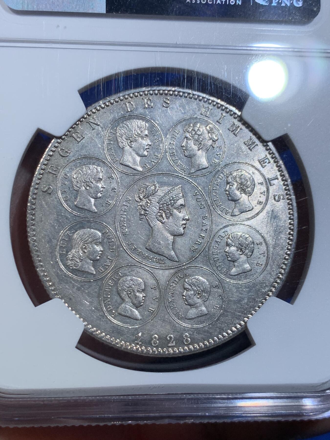 《竞宝斋》立夏专场特拍 （第2-1场）全场顺丰包邮 265场 NGC UNC 德国1828巴伐利亚纪念泰勒大银币 正面皇帝 背面是特蕾莎皇后和8个子女 寓意非常好 祝福王室 细节很好 非常经典和精美