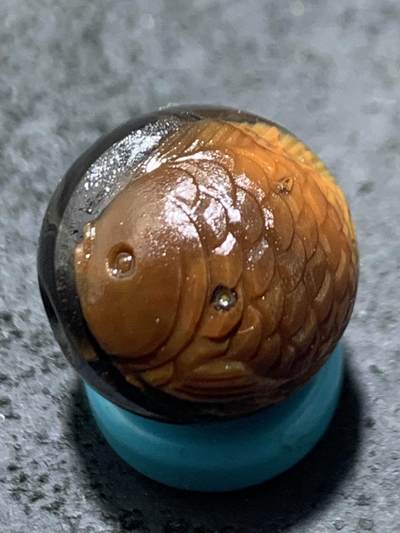 精美亚光战国红玛瑙手工巧雕胖鲤鱼小圆珠一个，寓意，富贵有鱼， 精美亚光战国红玛瑙手工巧雕胖鲤鱼小圆珠一个，寓意，富贵有鱼，