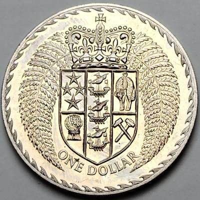 布加迪🐬～世界钱币🌾第 118 期 /  各国币及散币 - 新西兰🇳🇿 1979年 1元 38.8mm 克朗币 盾型国徽图案