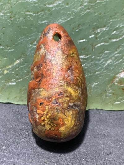 精美亚光草花纹战国红玛瑙手工俏色巧雕灵狐吊坠一个 精美亚光草花纹战国红玛瑙手工俏色巧雕灵狐吊坠一个