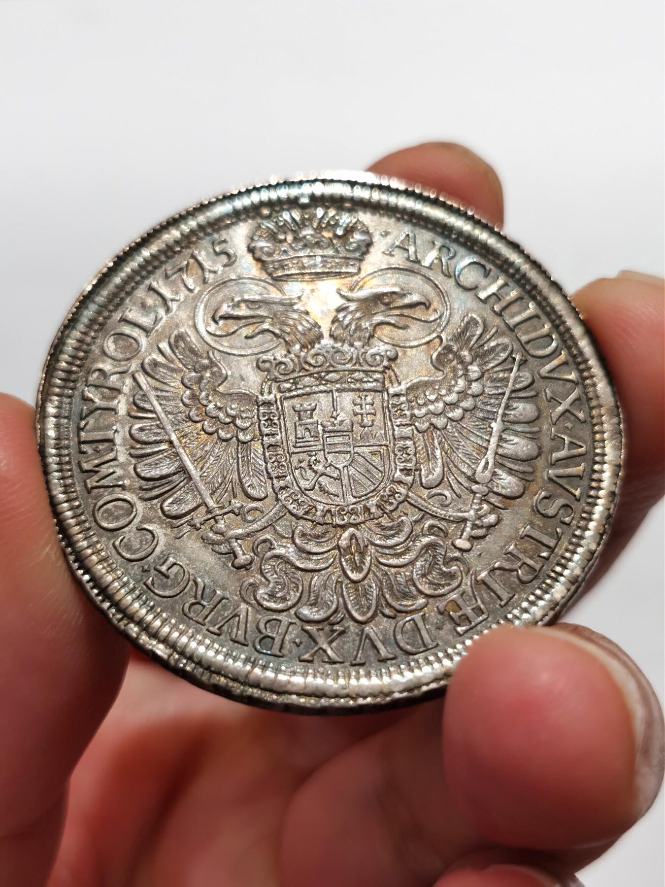 博洋堂“半夏逍遥”五月精品专场暨第075期（全场包邮） NGC AU58（砸盒）神罗1715年查理六世泰勒，维也纳厂，少见版别，设计精美，厚重深蓝彩包浆下还有原银光，高点细节俱在，从皇帝发丝与戎装板甲的细节来看妥妥的MS状态，也不输一些MS的同版泰勒。NGC给低评了！分数不满意而砸盒，可再送博分。最近欧拍一枚维也纳厂的查理六世裸币拍出了1050欧元的落槌价，细节可对比。