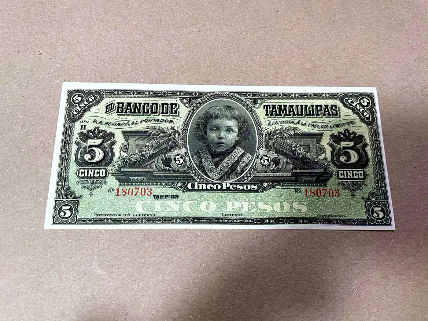 【Blue Auction】✨世界纸币精拍第471期【精】   墨西哥 1902年5比索 二犬观湖 小女孩  ABNC出品雕刻精美 全新UNC 大票幅