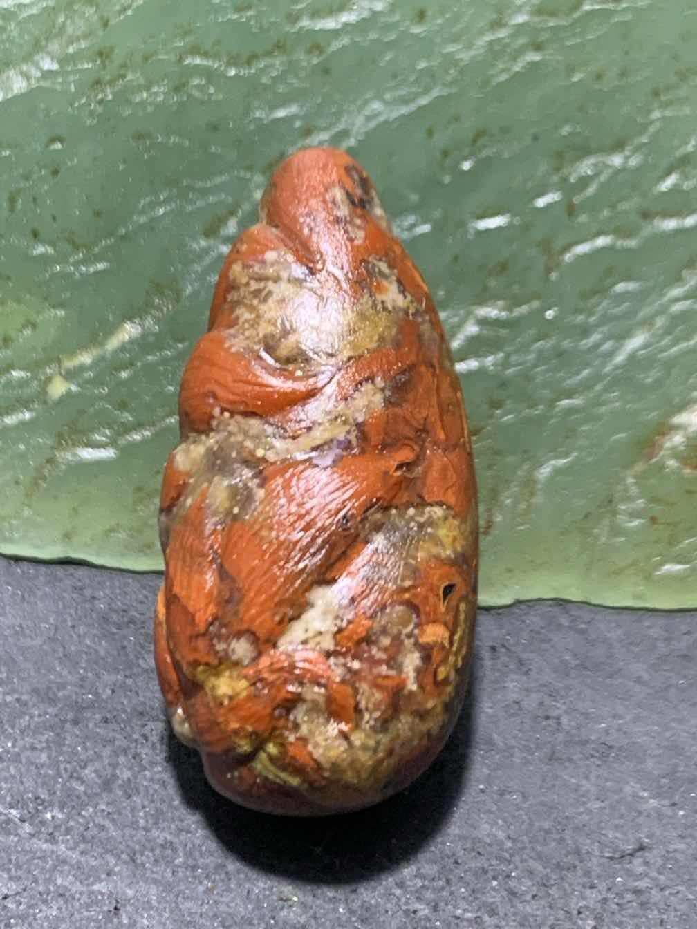 精美亚光草花纹战国红玛瑙手工俏色巧雕灵狐吊坠一个