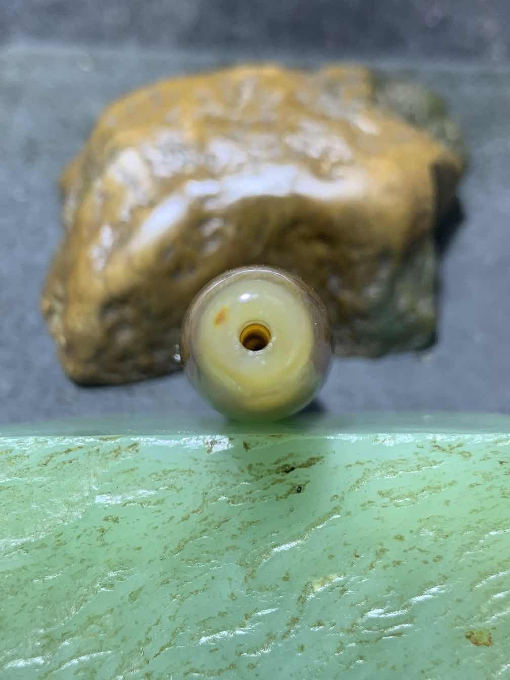 精美亚光高玉化巴西玛瑙手工俏色巧雕鲤鱼莲花大桶珠一个！