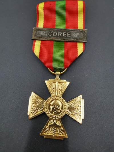 老王徽章第三十八期 - 法国韩战志愿者服役奖章，稀少，带“韩战”勋条
