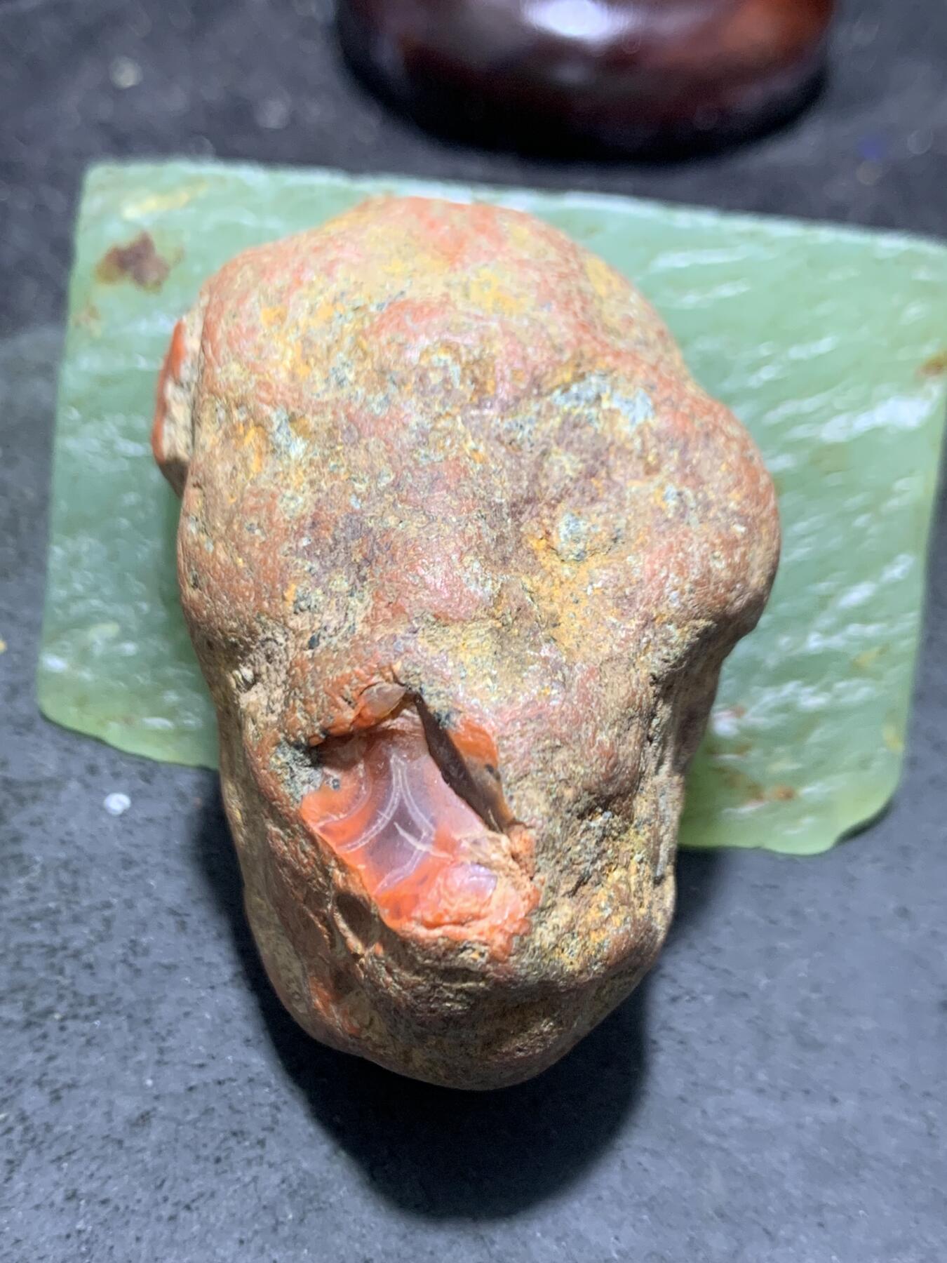精美荔枝冻红皮南红玛瑙开窗料原石一颗