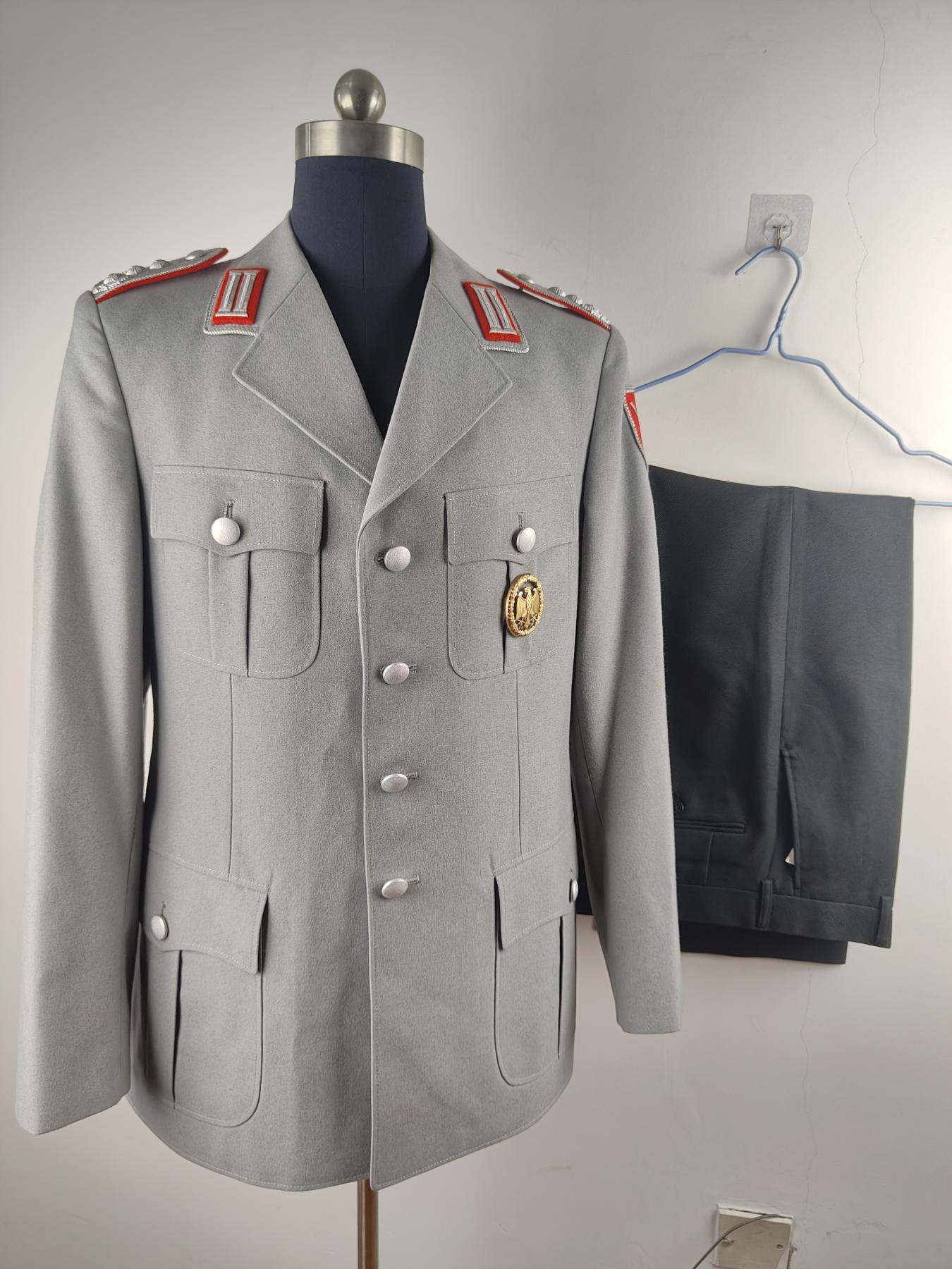 全场0元起拍 第154期 咸鱼国勋章拍卖专场 5月8日（周三）下午6：00开始 西德陆军炮兵上校常服一套  胸围104 肩宽46 衣长80 袖长64 腰围81 裤长100