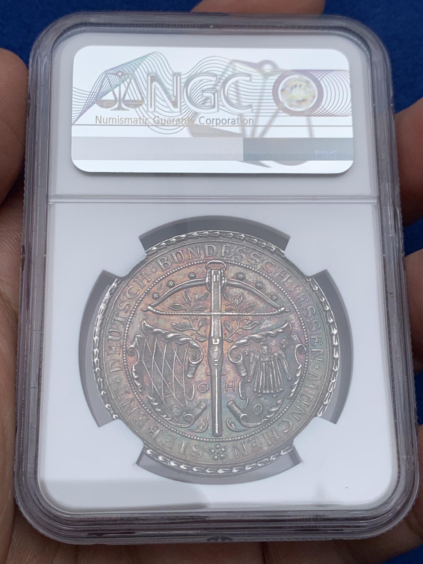 《竞宝斋》立夏专场特拍 （第2-1场）全场顺丰包邮 265场 NGC MS67 德国1881年巴伐利亚射击节银章 唯一冠军分！毫无磨损＋五彩包浆的顶级状态 颜值拉满（此章分为慕尼黑市和巴伐利亚州两版本，此枚为数量更少的州版）