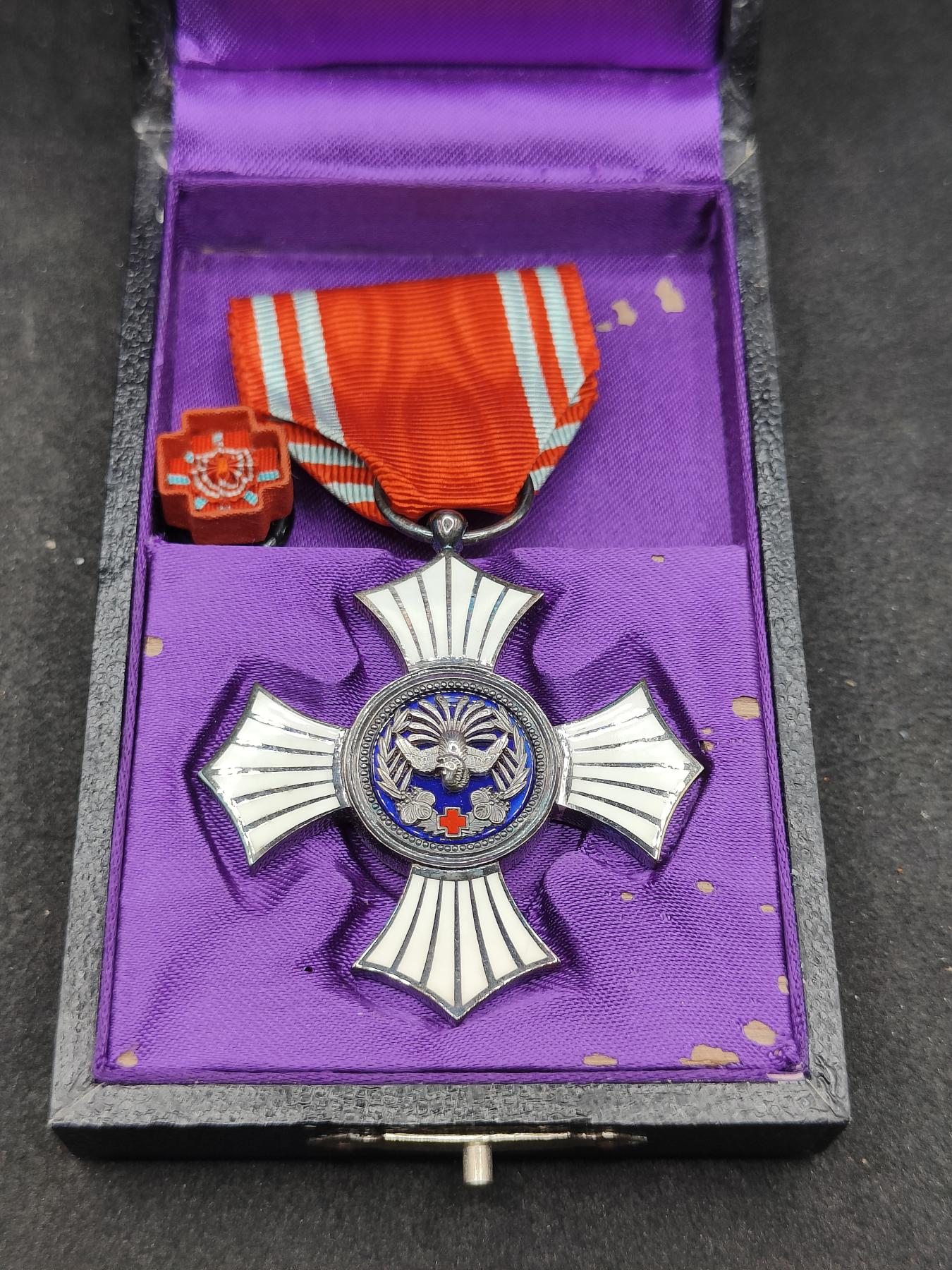 全场0元起拍 第154期 咸鱼国勋章拍卖专场 5月8日（周三）下午6：00开始 稀有早期皮盒 赤十字有功章 纯银制