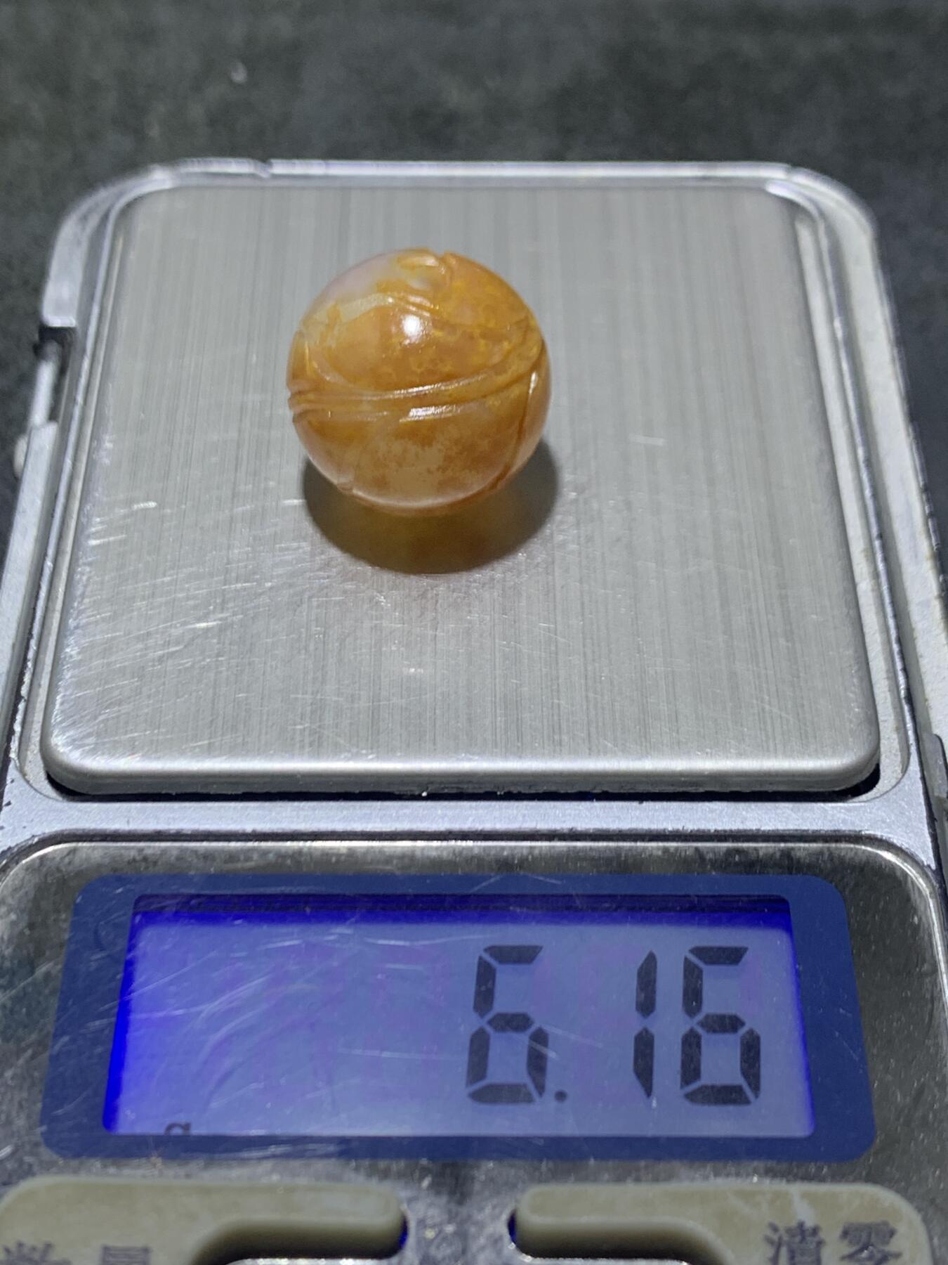 精美冰飘亚光战国红玛瑙手工俏色巧雕树叶珠一个，