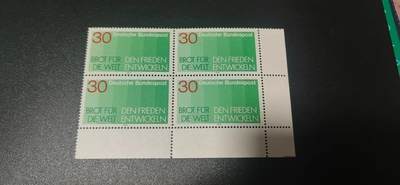 德国邮票专场，都是四方联 - 德国四方连邮票，1972年发行：为了世界和平节省面包，品相如图