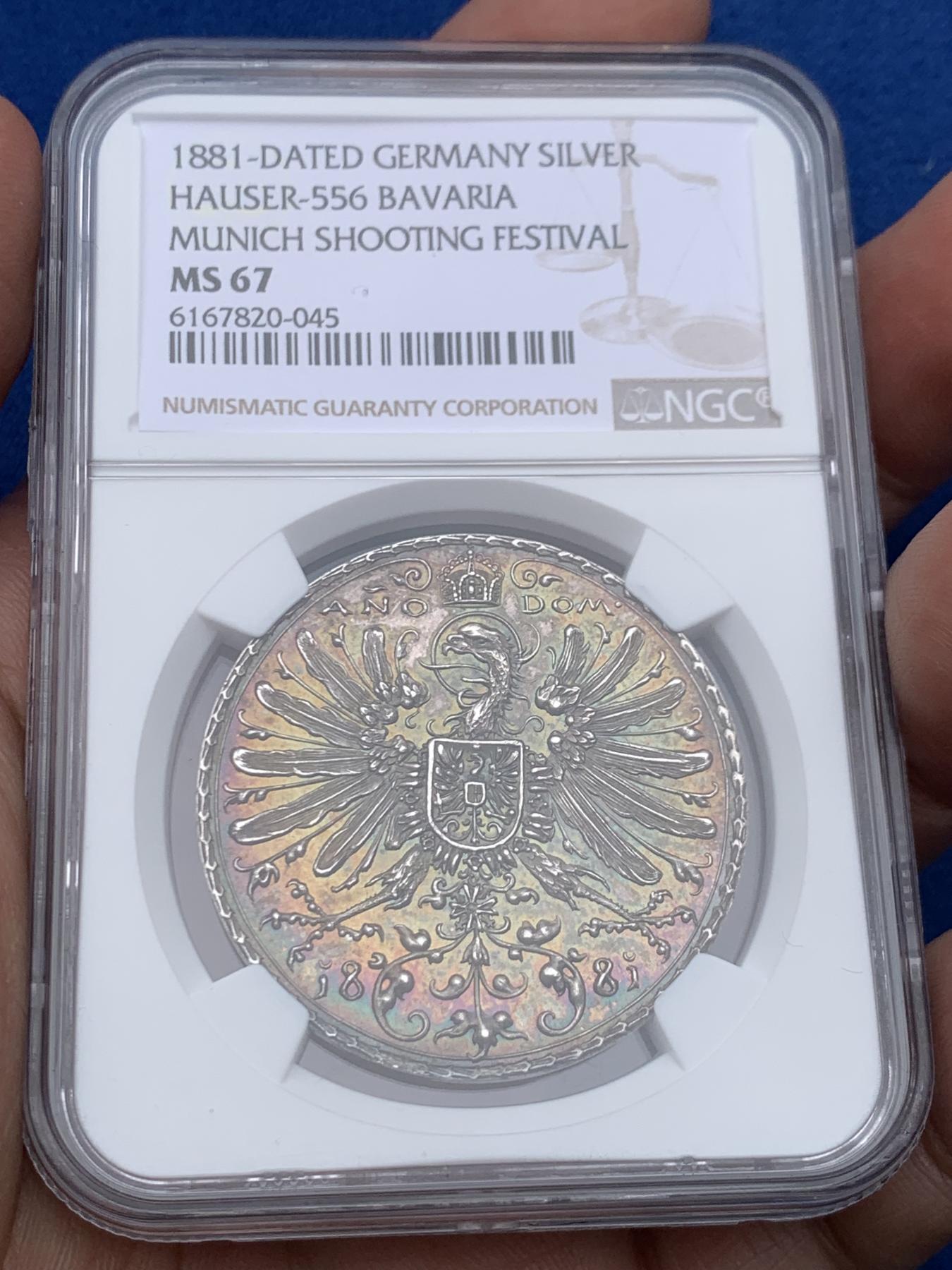 《竞宝斋》立夏专场特拍 （第2-1场）全场顺丰包邮 265场 NGC MS67 德国1881年巴伐利亚射击节银章 唯一冠军分！毫无磨损＋五彩包浆的顶级状态 颜值拉满（此章分为慕尼黑市和巴伐利亚州两版本，此枚为数量更少的州版）