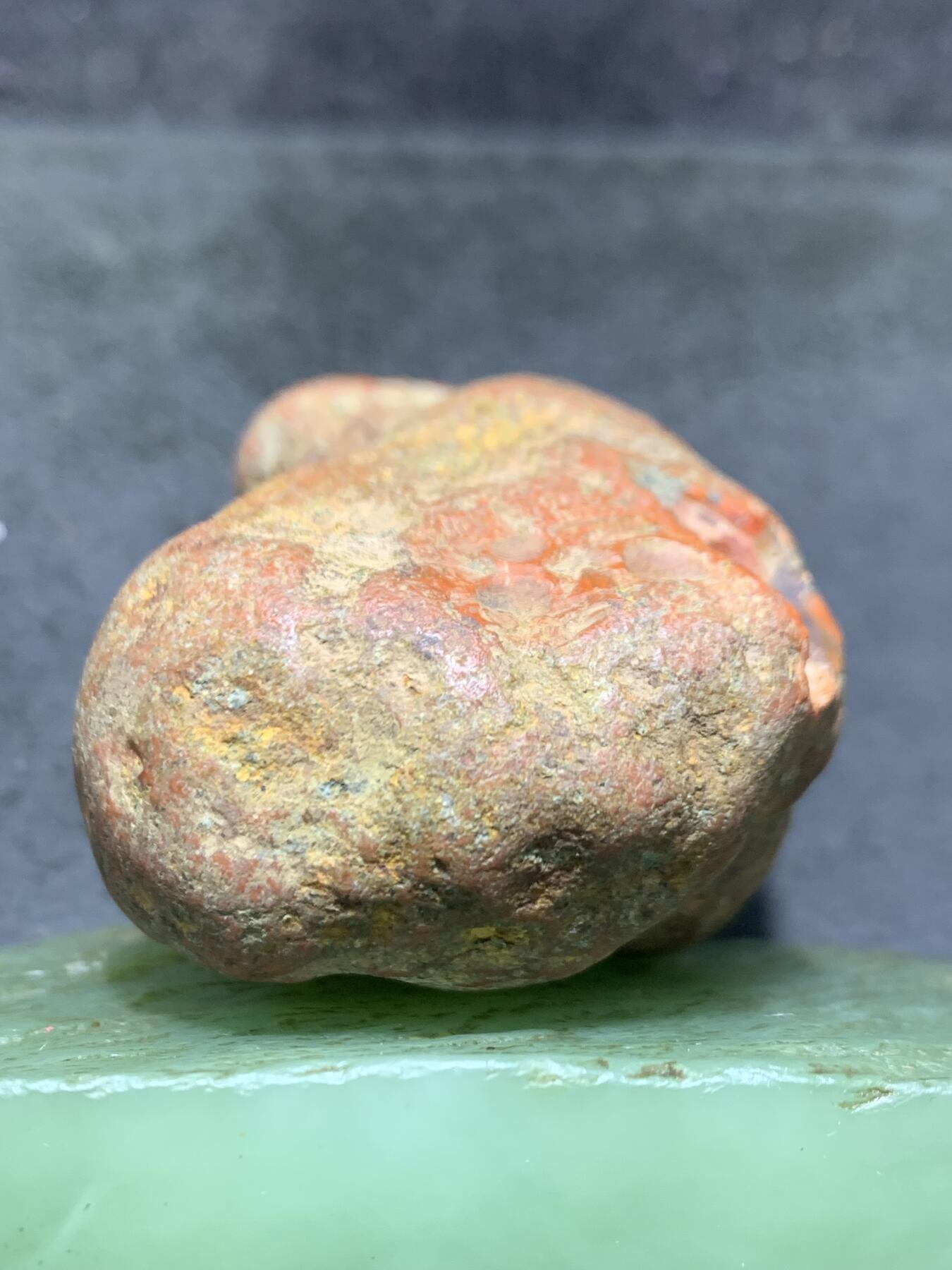 精美荔枝冻红皮南红玛瑙开窗料原石一颗