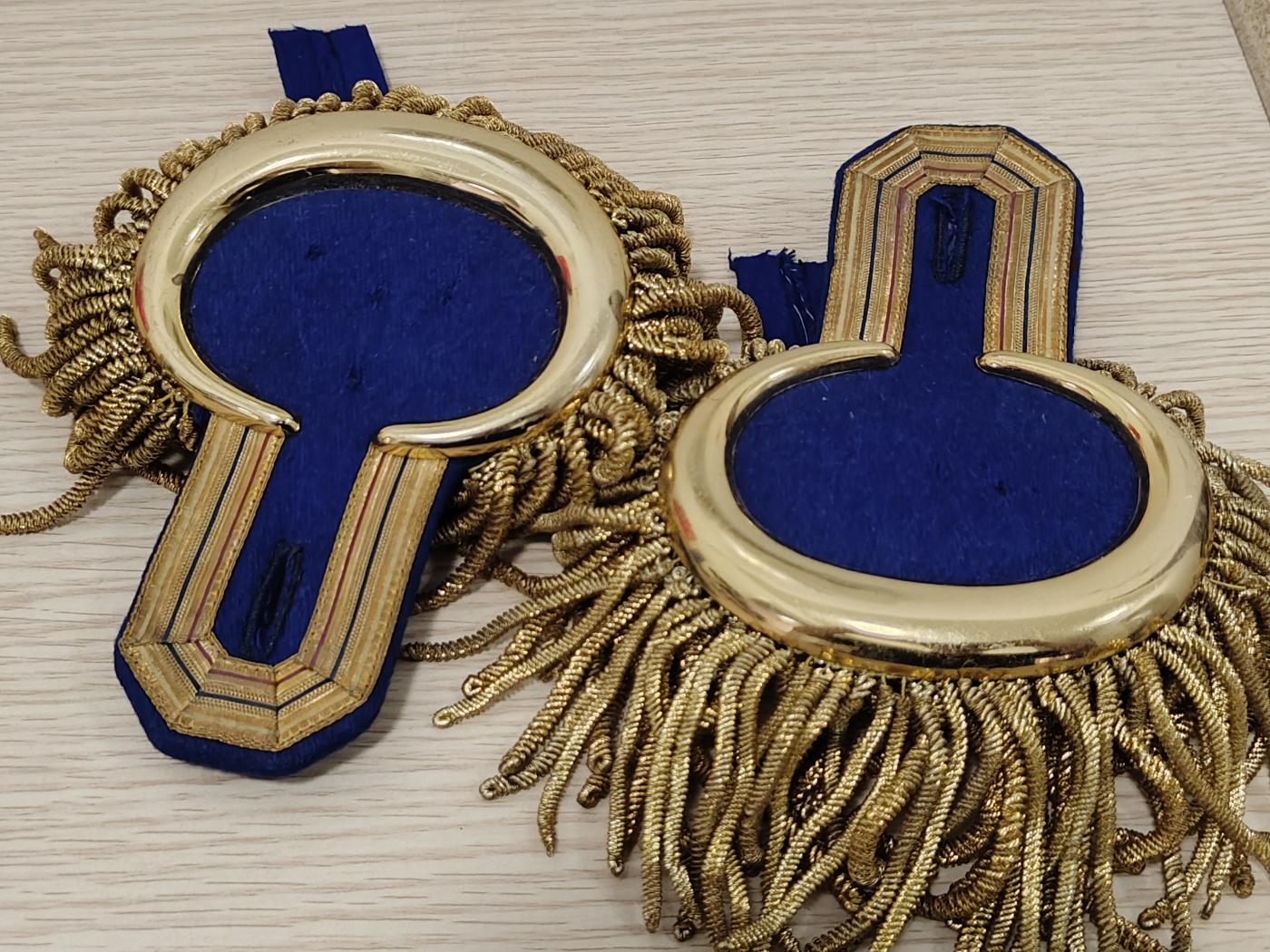 全场0元起拍 第154期 咸鱼国勋章拍卖专场 5月8日（周三）下午6：00开始 委内瑞拉空军将官礼服流苏肩章