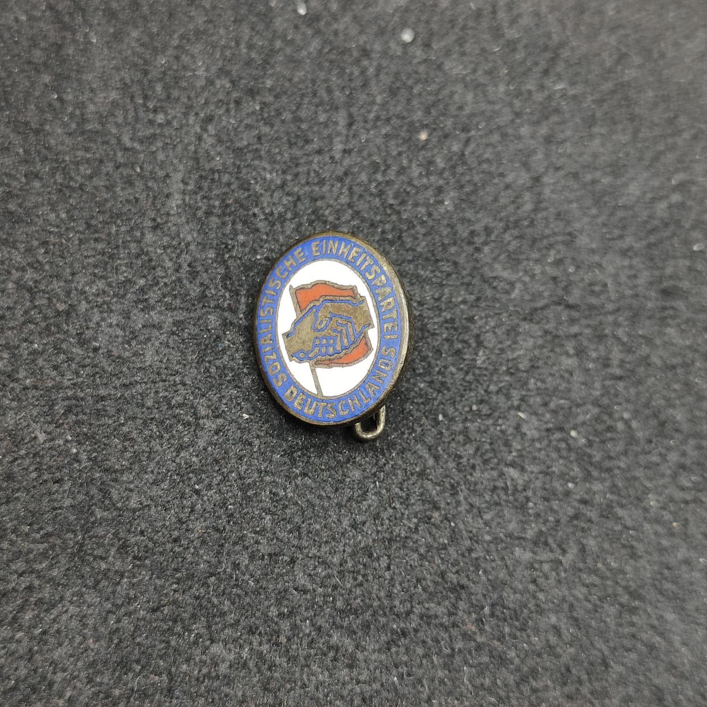 全场0元起拍 第154期 咸鱼国勋章拍卖专场 5月8日（周三）下午6：00开始 东德早期珐琅 社会统一党党徽