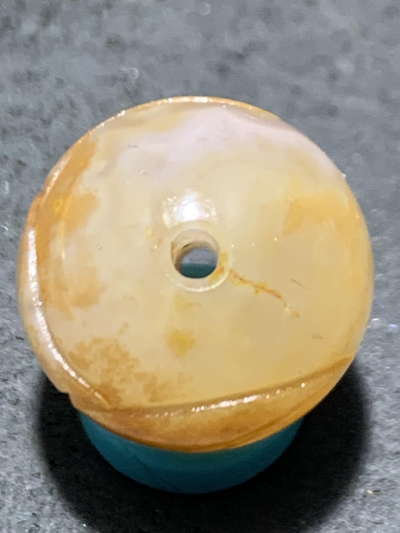 精美冰飘亚光战国红玛瑙手工俏色巧雕树叶珠一个，