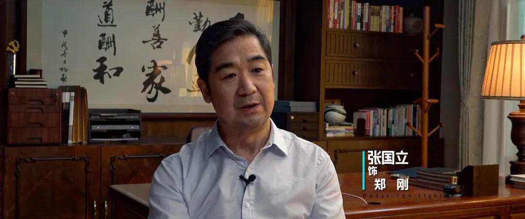 零元拍：张国立亲笔签名 那张艺谋导演作品《坚如磐石》IMAX原版海报，尺寸285*420mm