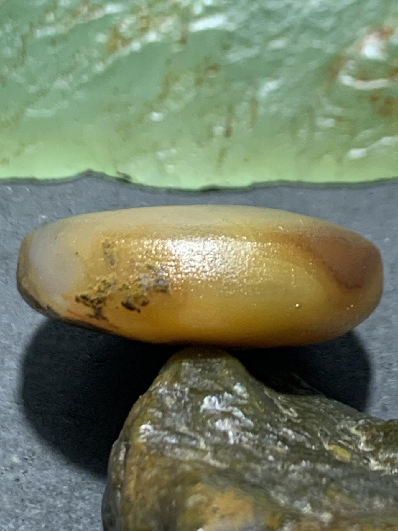 精美亚光高润度冻料草花纹战国红玛瑙手工俏色巧雕鲤鱼出水板珠（背云）一个